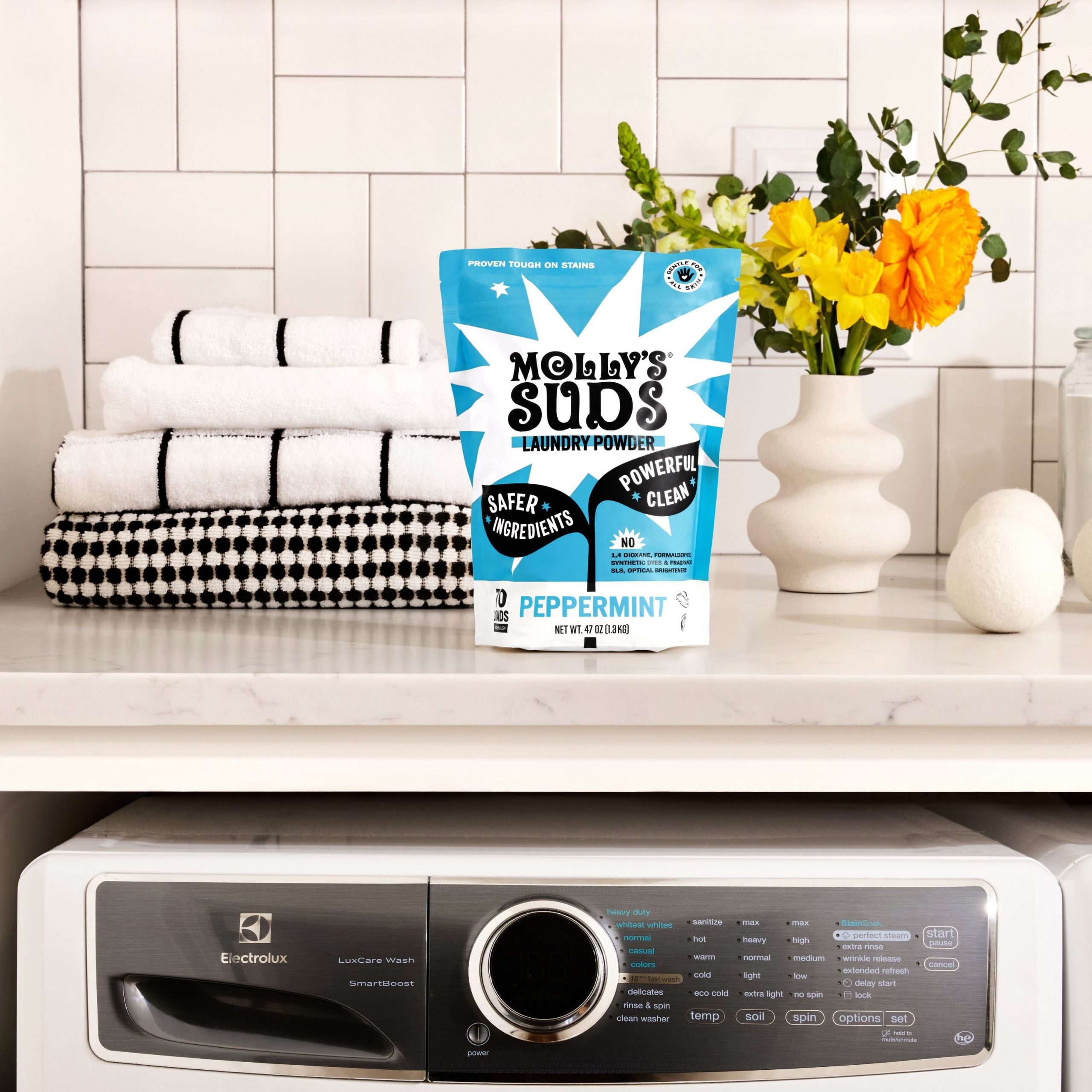 Molly_s_Suds_Laundry_Powder_Peppermint_Lifestyle_1.jpg
