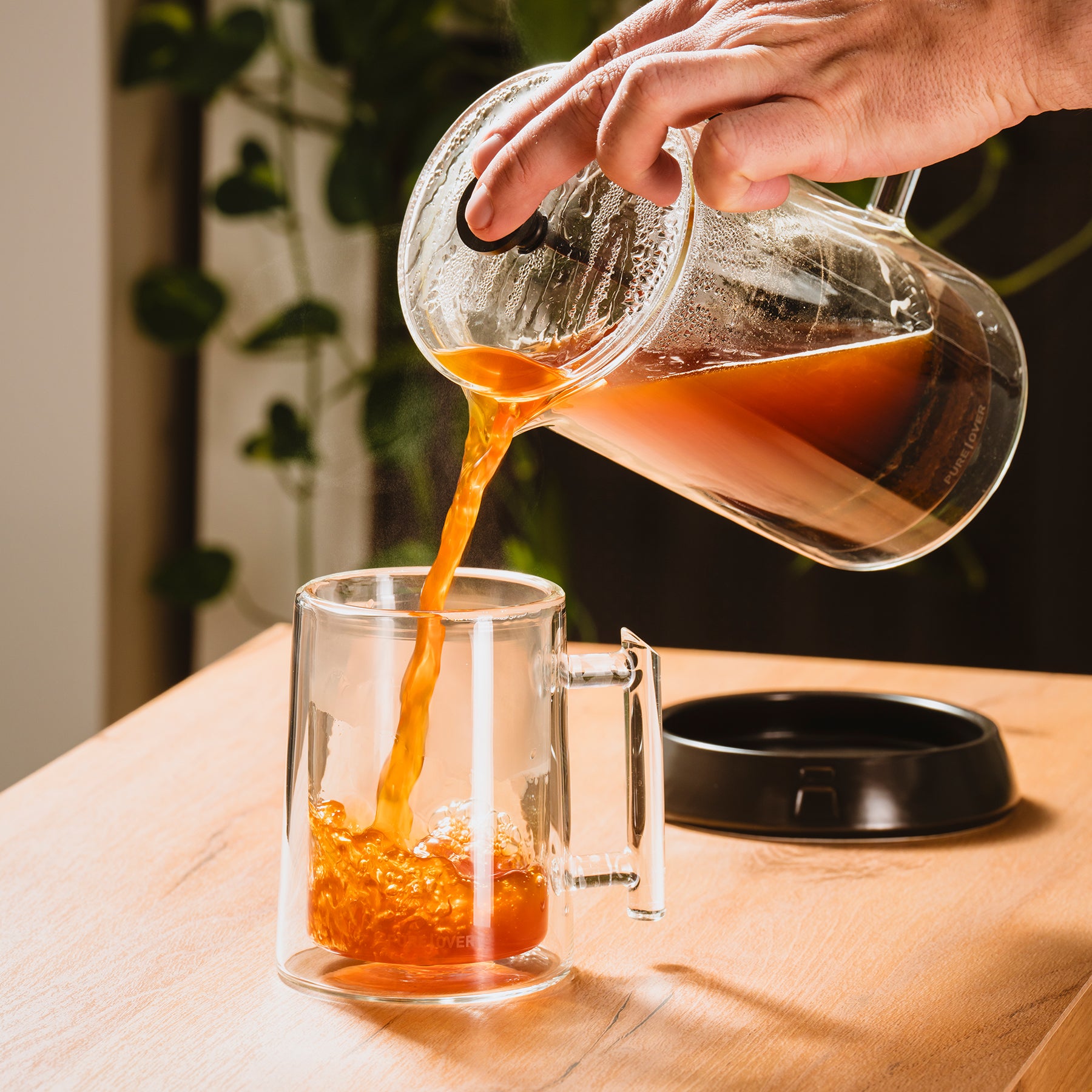 PureOver_FrenchPress_Black_Lifestyle3.jpg