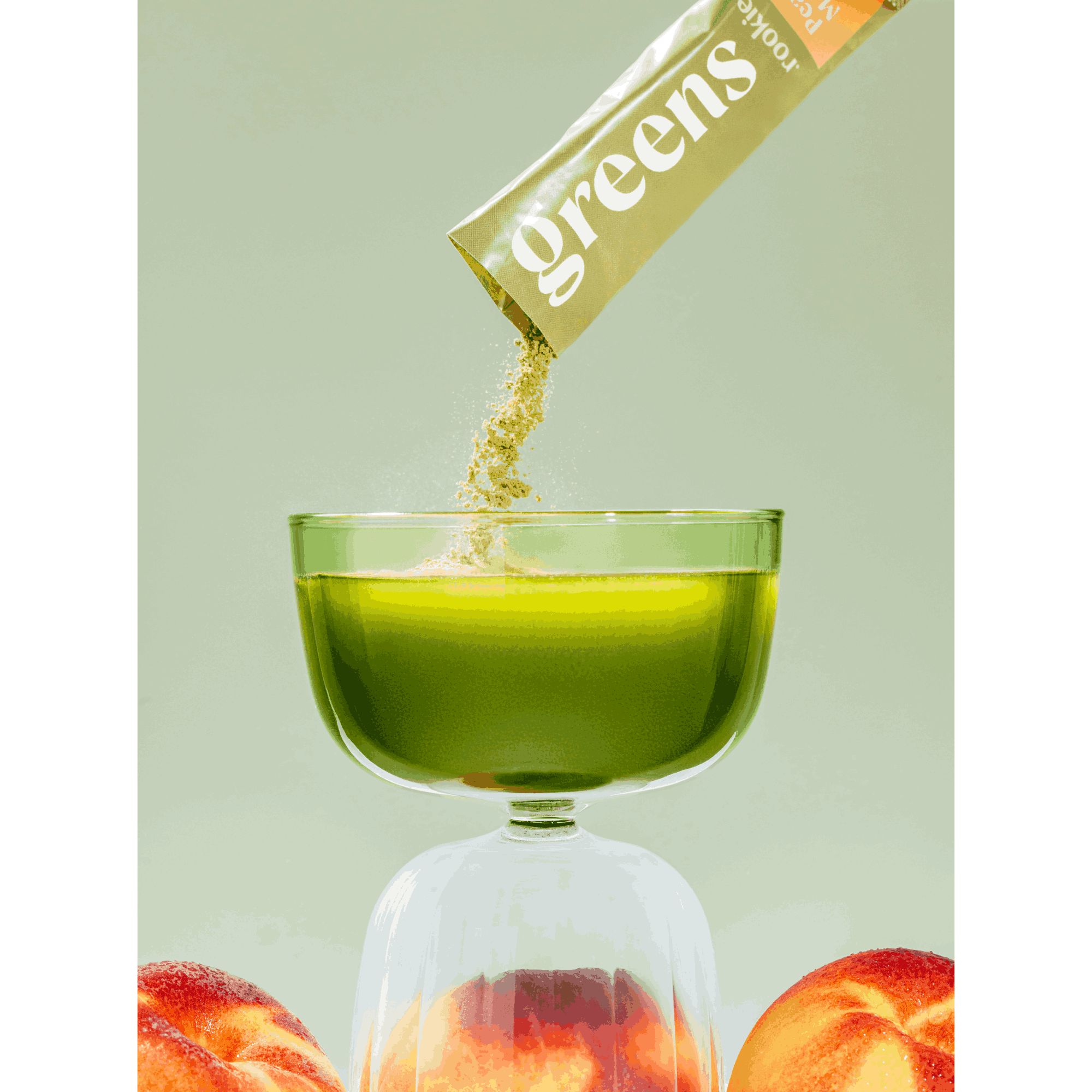 ROOKIEWELLNESS_GREENS_30CT_PEACHMANGO_LIFESTYLE_3.png