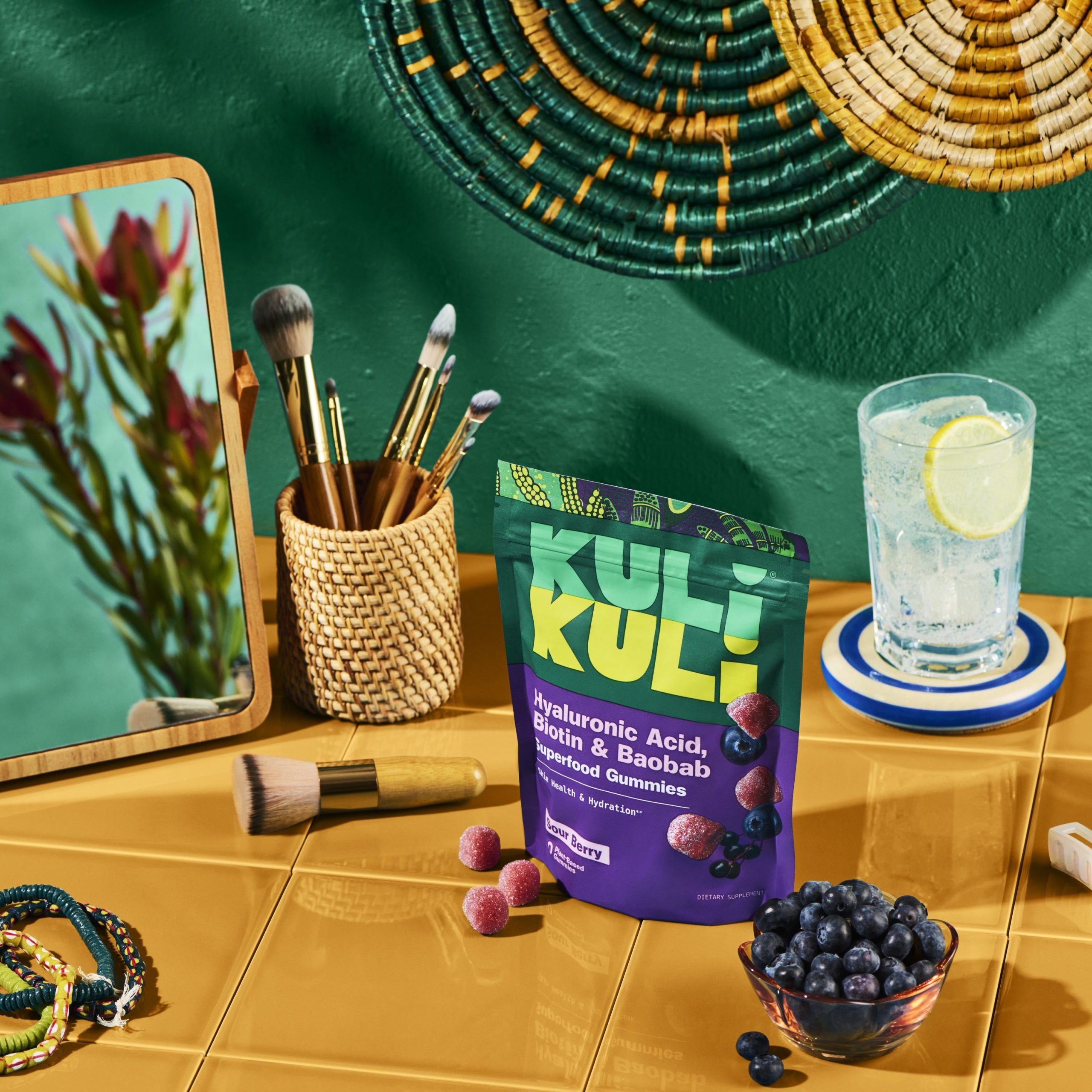 Sour_Berry_Gummies_Lifestyle2.jpg