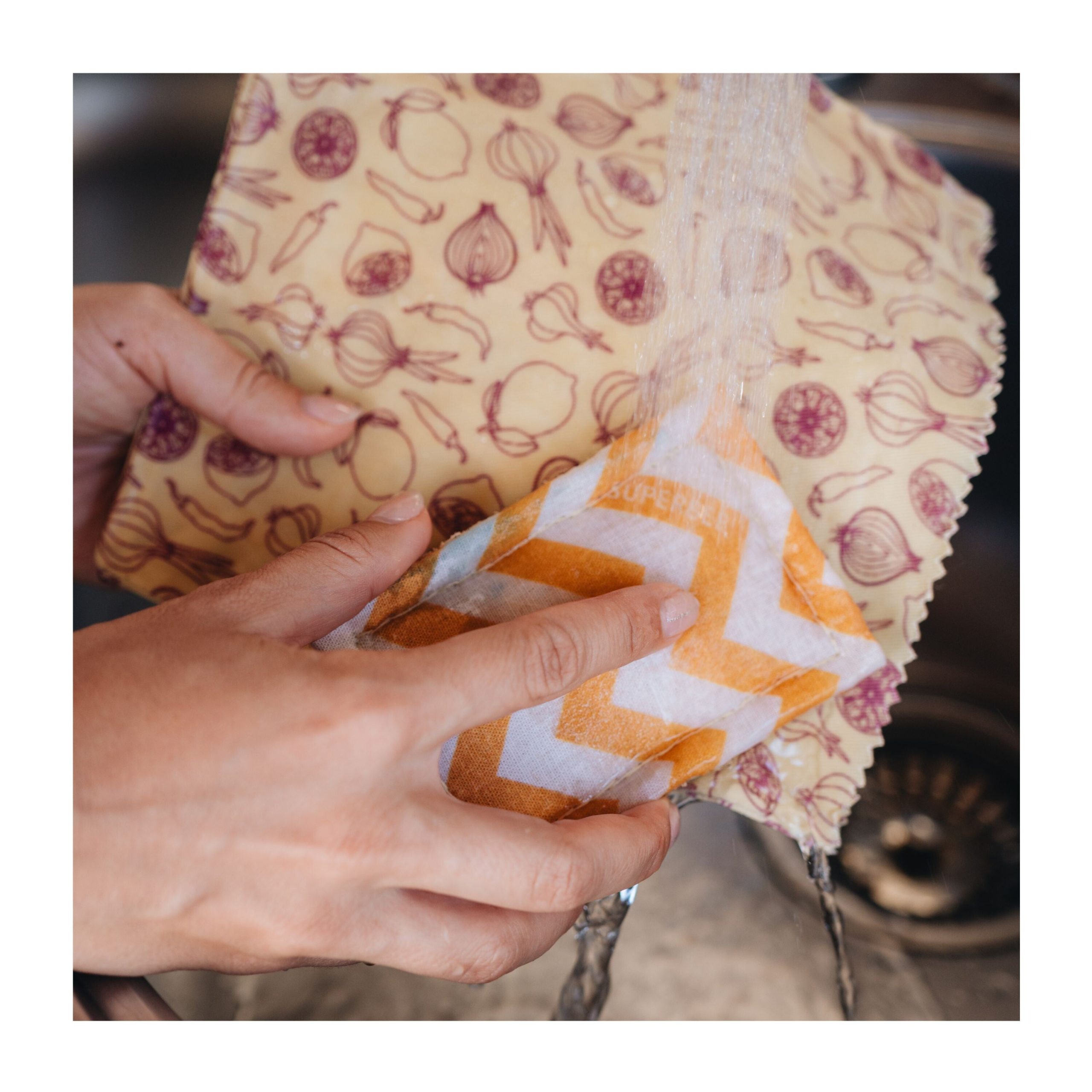 SuperBee_KitchenLoofahDishSponge_2pack_lifestyle_7.jpg