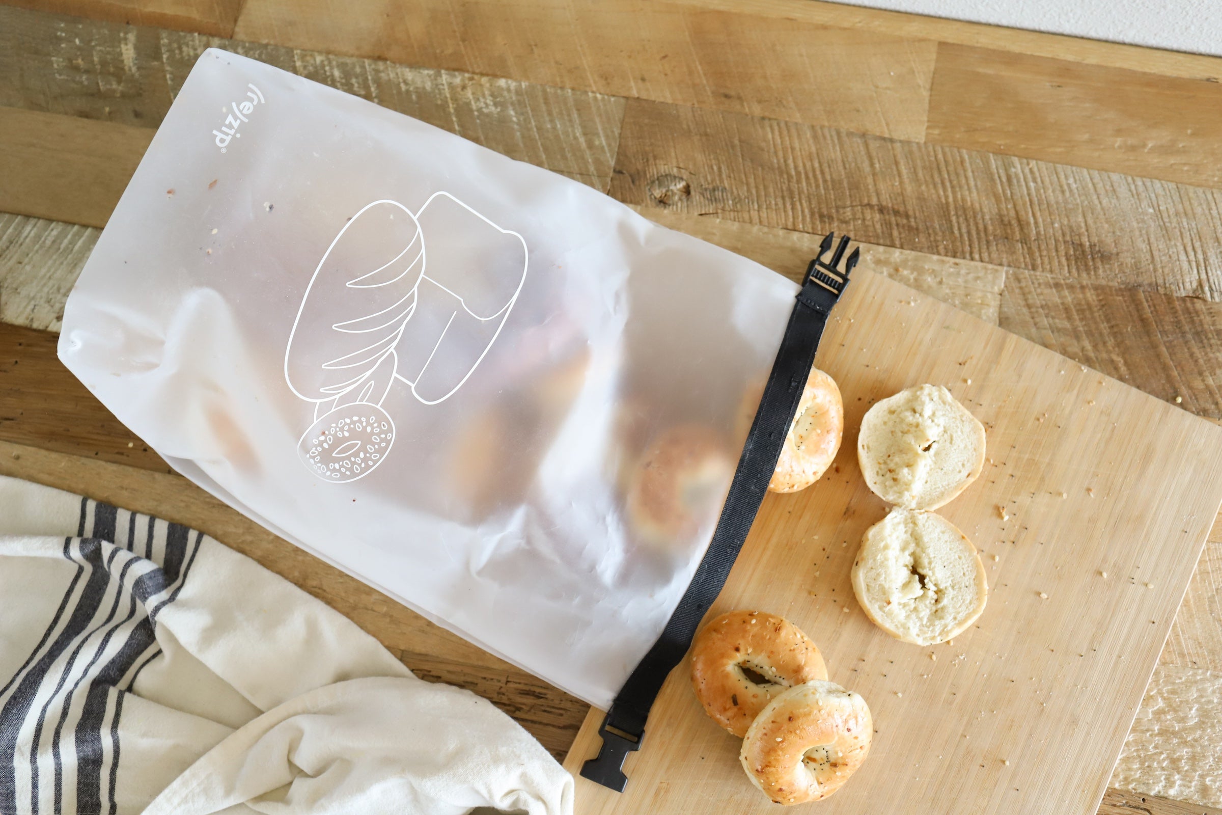 re_zip_ReusableBread_PantryRollTopBag_Clear_39Cups_Lifestyle2.jpg