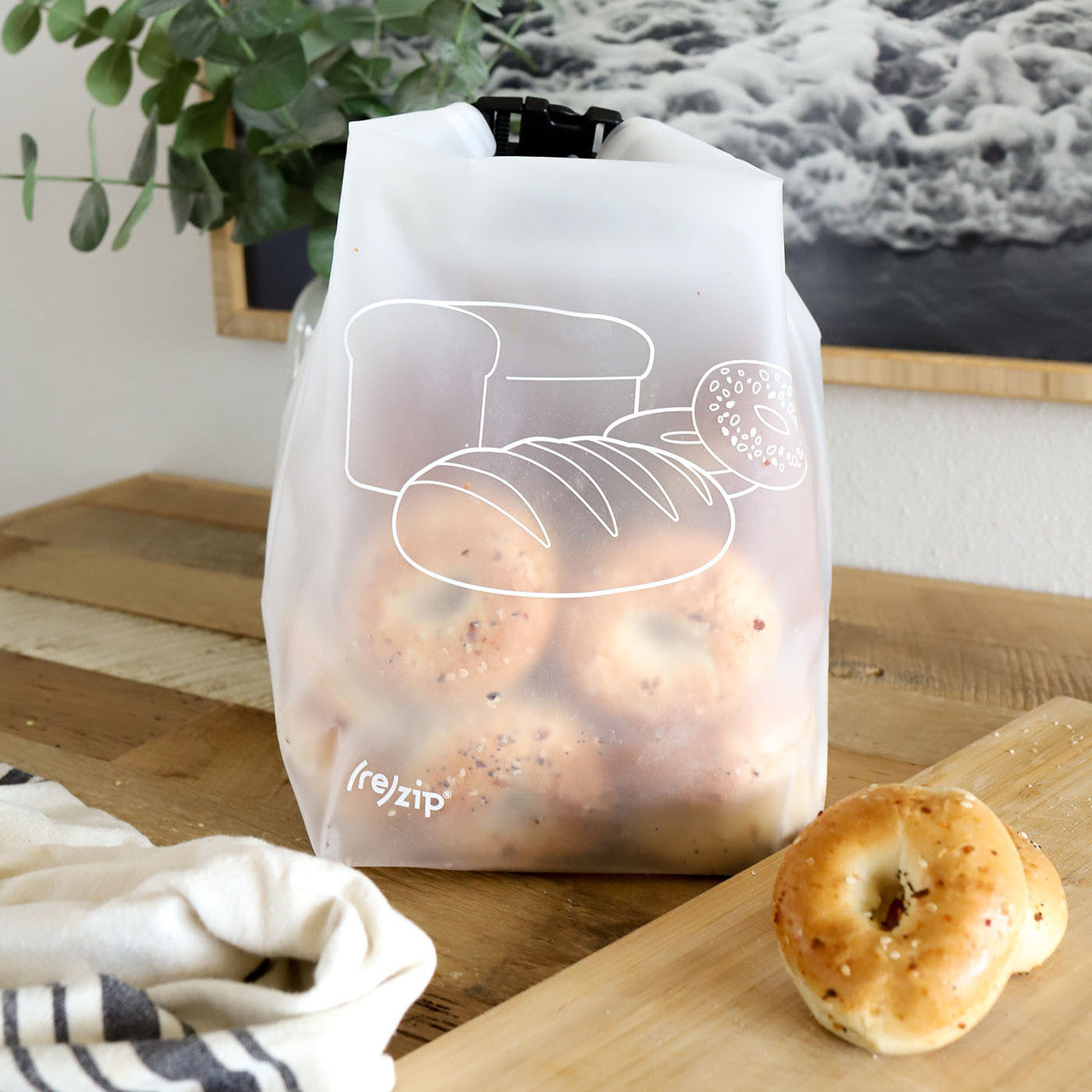 re_zip_ReusableBread_PantryRollTopBag_Clear_39Cups_Lifestyle4.jpg