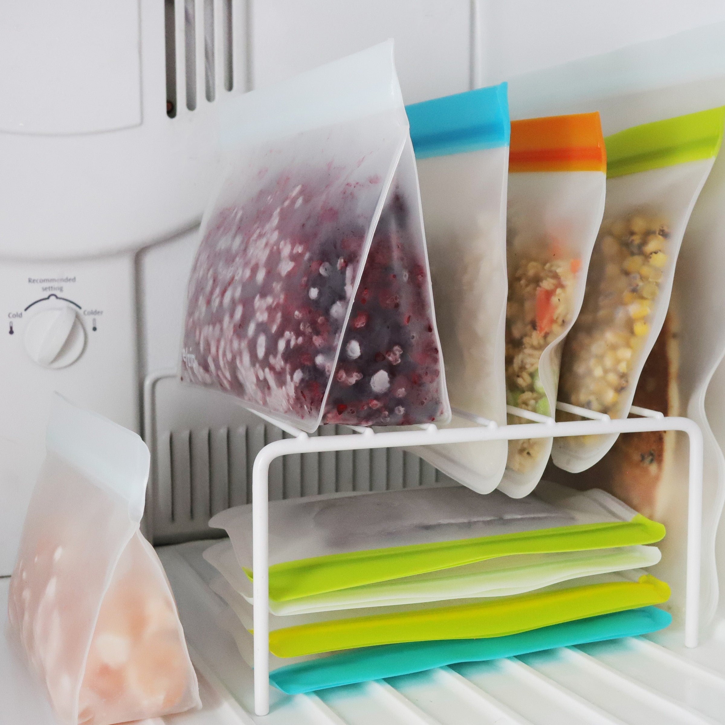 re_zip_ReusableLeakproofQuartStandUpBag_Clear_4Cup_Lifestyle.jpg